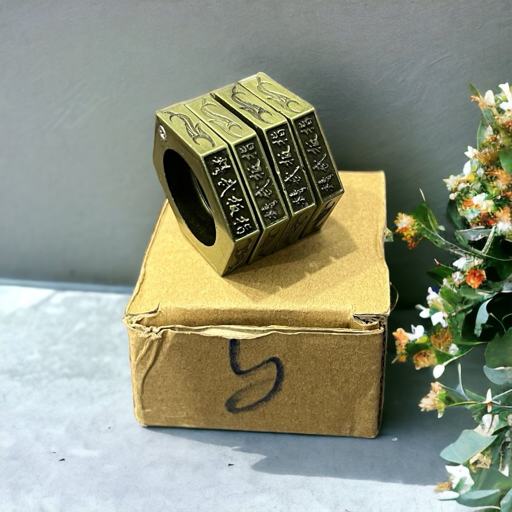 Golden Elegance: Foldable Metal Knuckle Duster for Style and Safety