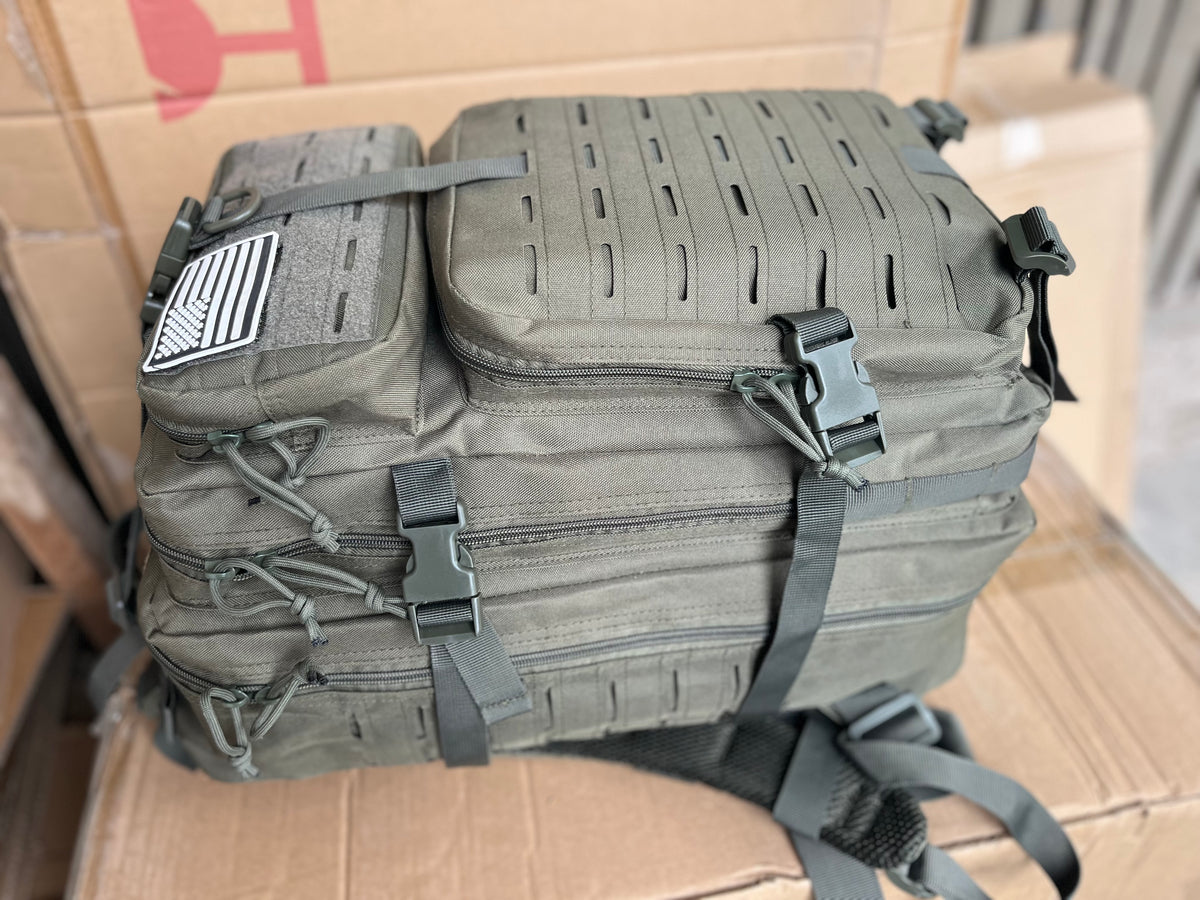 Tactical Carry Bag (Imported Quality) 💼🎯 

Built for ultimate durability and outdoor organization. Heavy-duty material with multi-pocket storage designed for tactical gear, everyday carry, and field travel