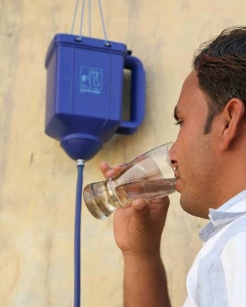 LifeStraw Family 1.0 Portable Gravity Water Purifier – 3 Years of Clean Water for a Family of 5
