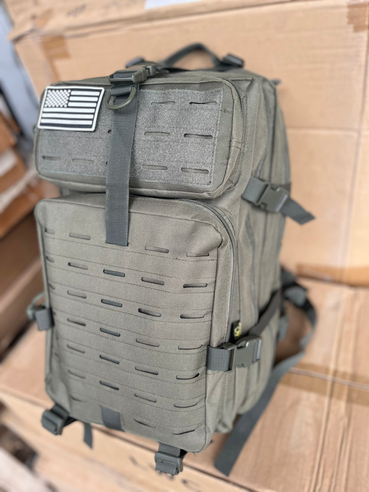 Tactical Carry Bag (Imported Quality) 💼🎯 

Built for ultimate durability and outdoor organization. Heavy-duty material with multi-pocket storage designed for tactical gear, everyday carry, and field travel