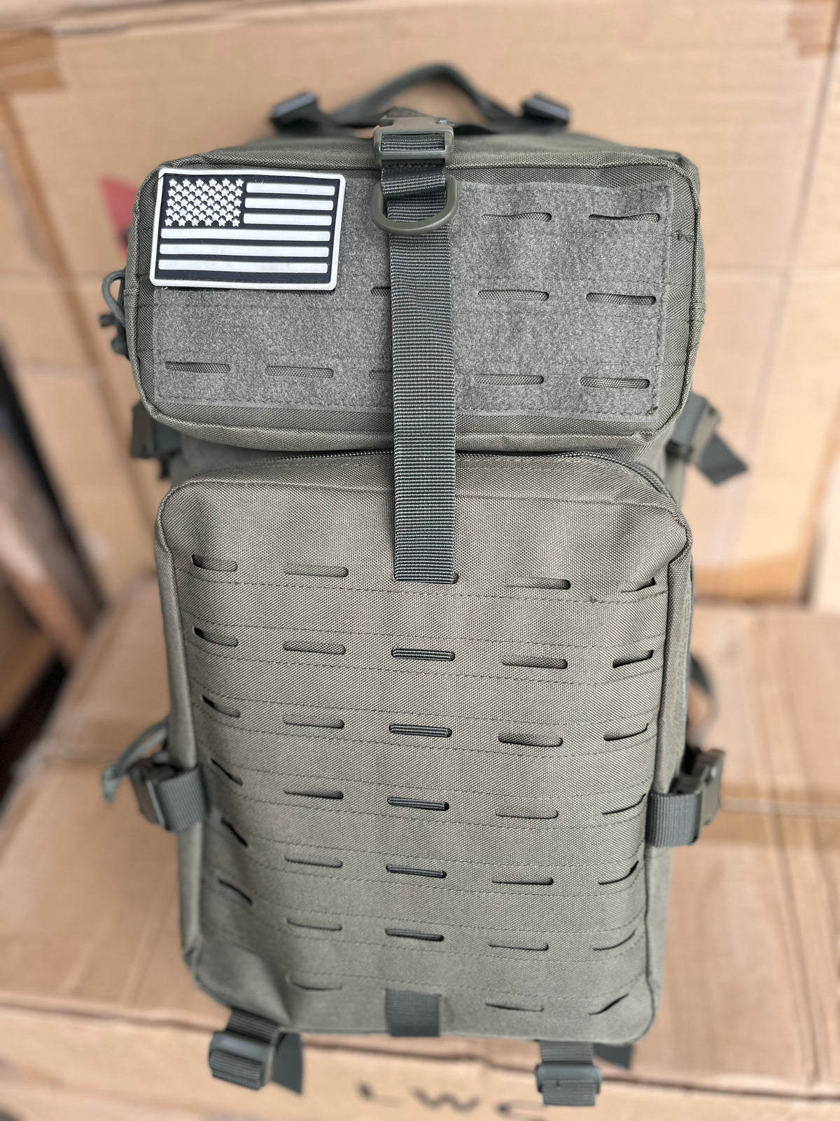Tactical Carry Bag (Imported Quality) 💼🎯 

Built for ultimate durability and outdoor organization. Heavy-duty material with multi-pocket storage designed for tactical gear, everyday carry, and field travel