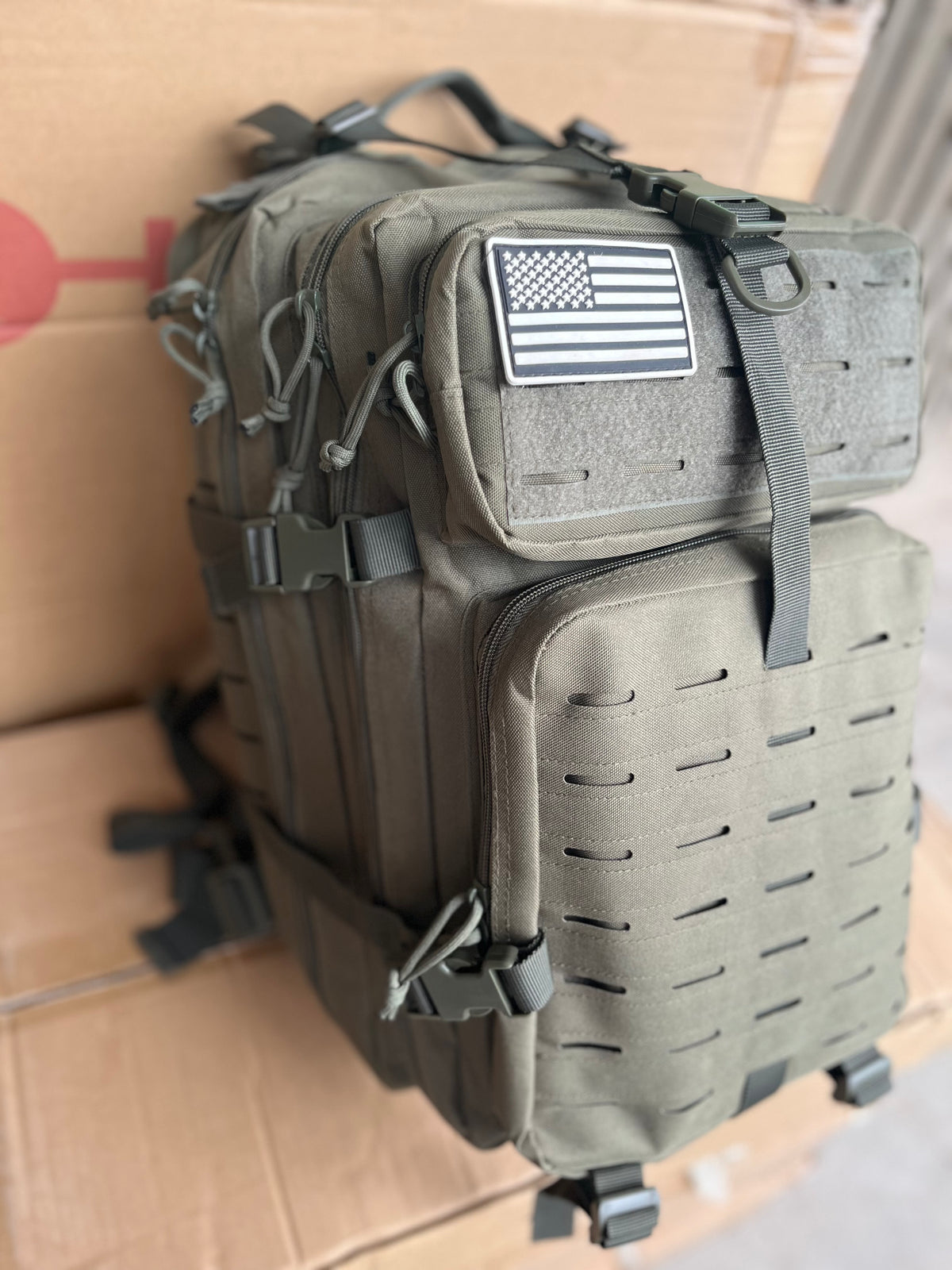 Tactical Carry Bag (Imported Quality) 💼🎯 

Built for ultimate durability and outdoor organization. Heavy-duty material with multi-pocket storage designed for tactical gear, everyday carry, and field travel