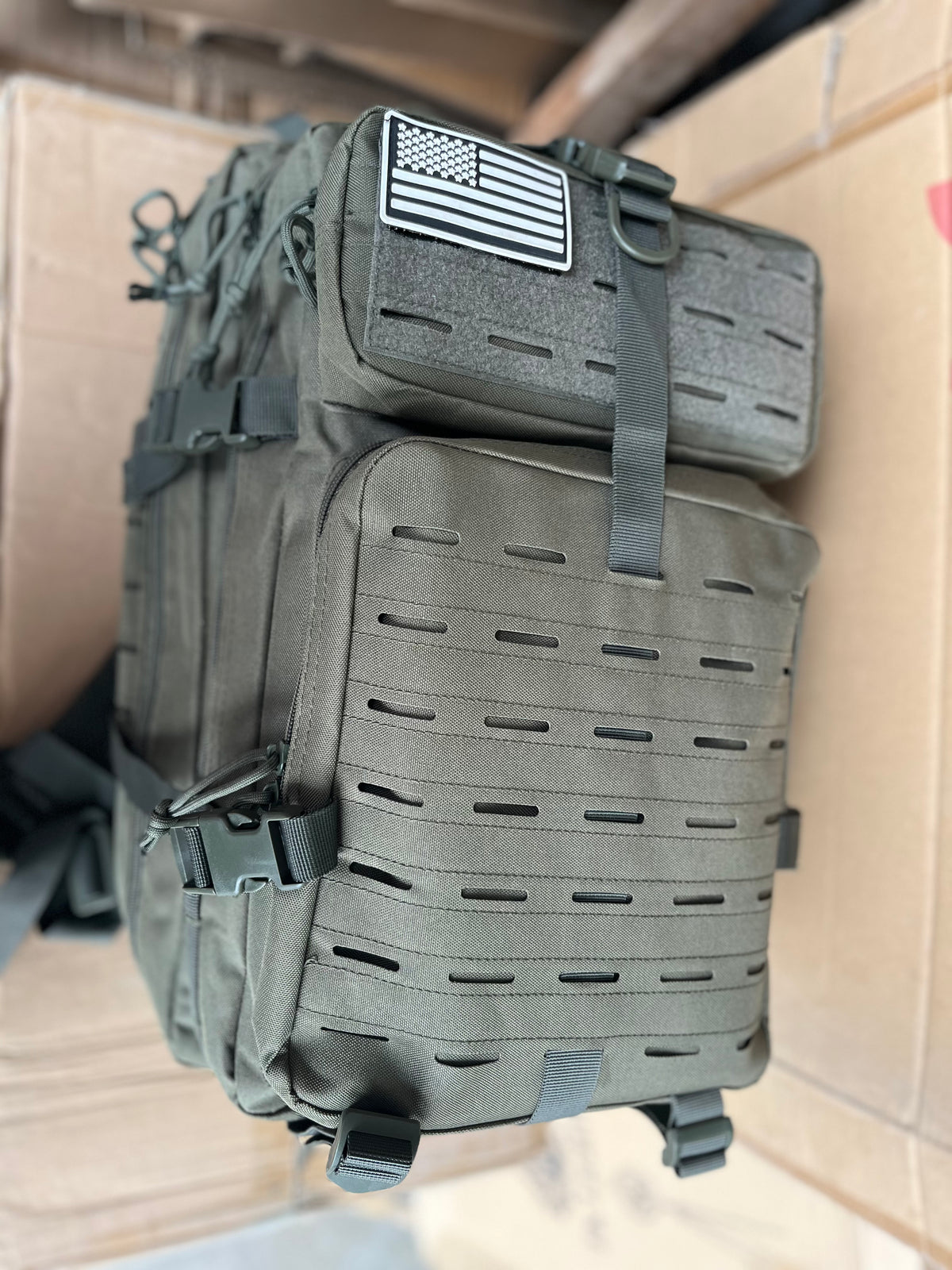Tactical Carry Bag (Imported Quality) 💼🎯 

Built for ultimate durability and outdoor organization. Heavy-duty material with multi-pocket storage designed for tactical gear, everyday carry, and field travel