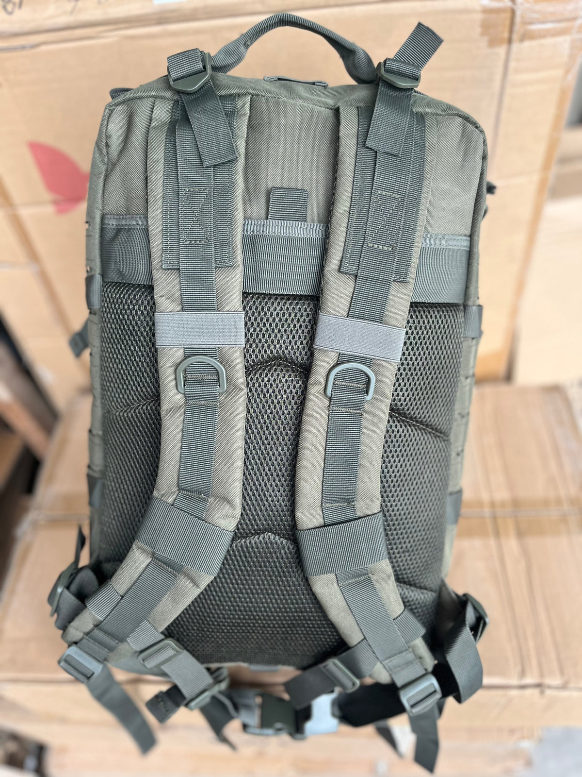 Tactical Carry Bag (Imported Quality) 💼🎯 

Built for ultimate durability and outdoor organization. Heavy-duty material with multi-pocket storage designed for tactical gear, everyday carry, and field travel