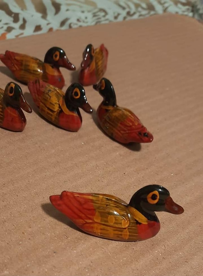 Collectable duck decor in rustic style
