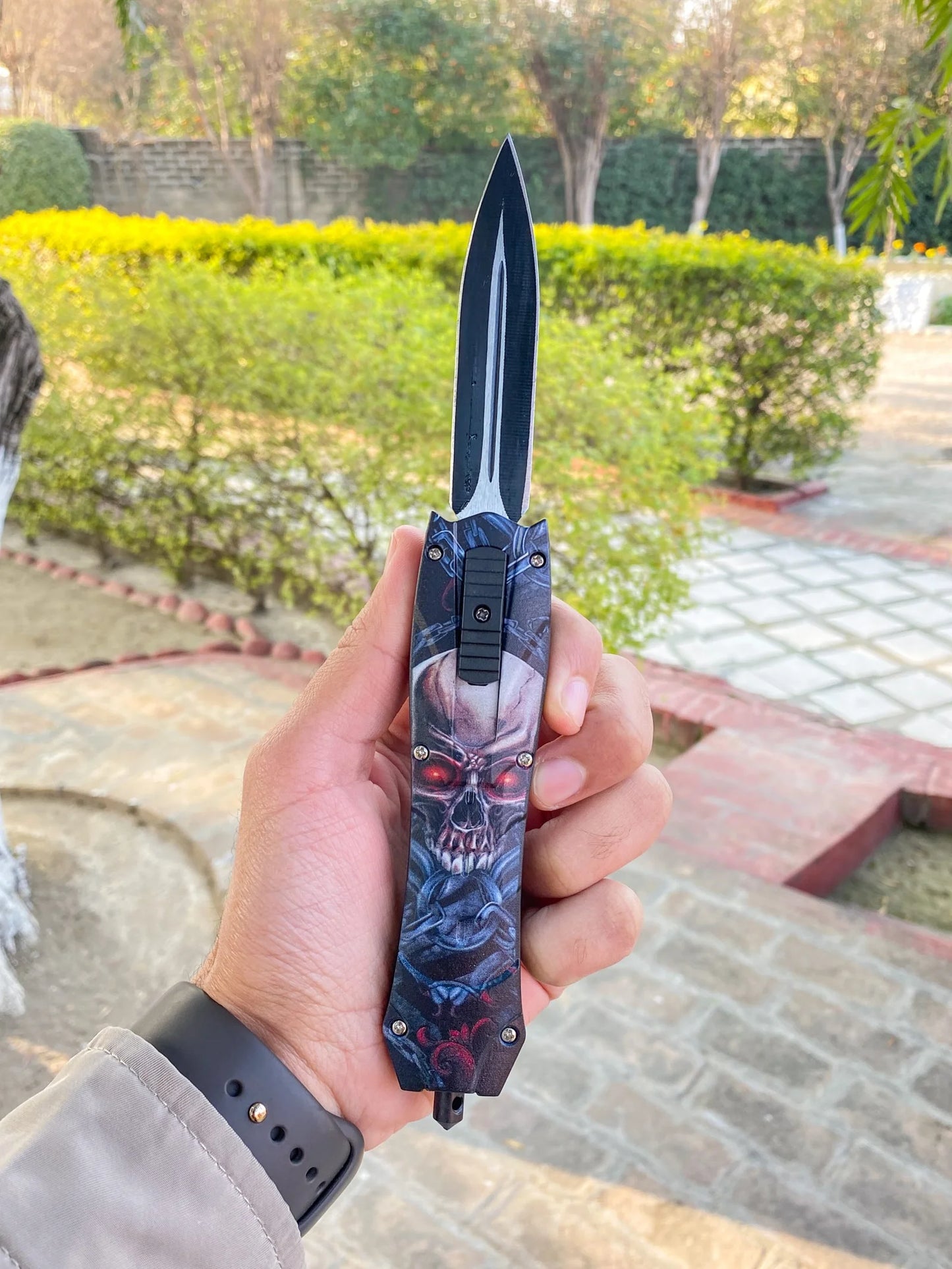 Blue Skull Automatic Knife