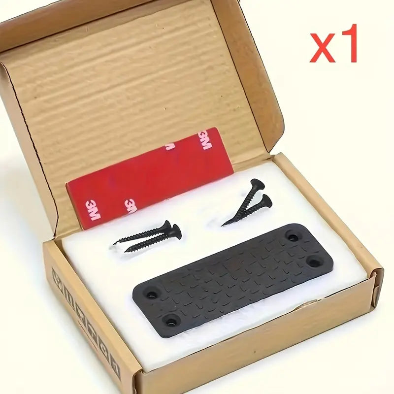 Box containing a black metal plate, screws, and a red card with '3M' logo on a white background.
