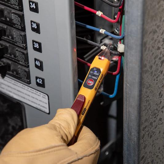 Non-contact AC voltage detector with LED flashlight