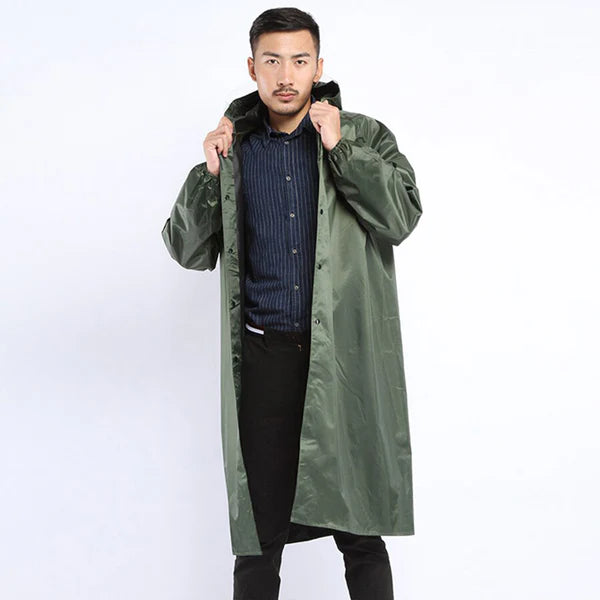 Man wearing a green raincoat Total Dry Heavy Winter Raincoat – Ultimate Protection from Cold & Rain