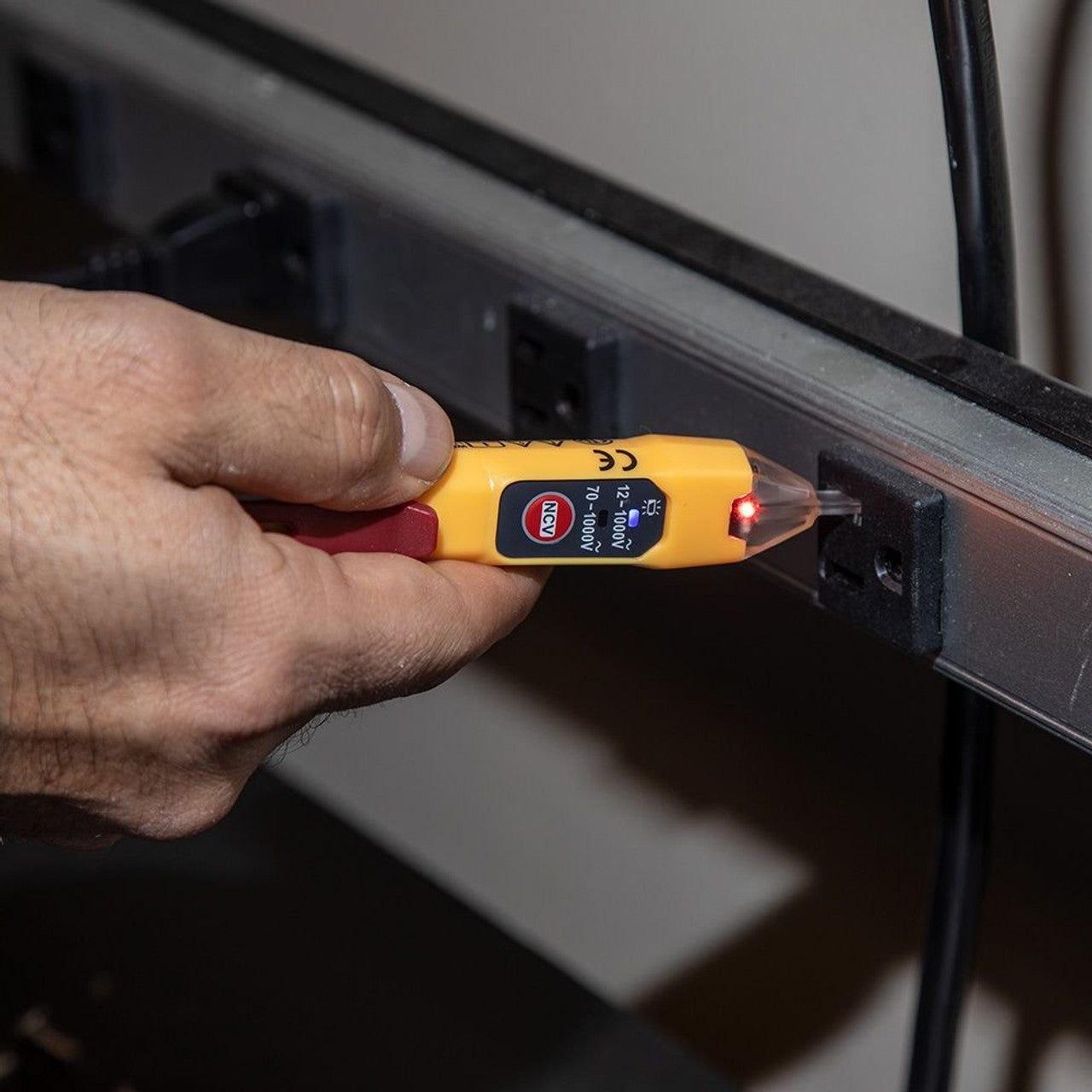Klein Tools Voltage Tester – Dual Range, Non-Contact Electrical Tester
