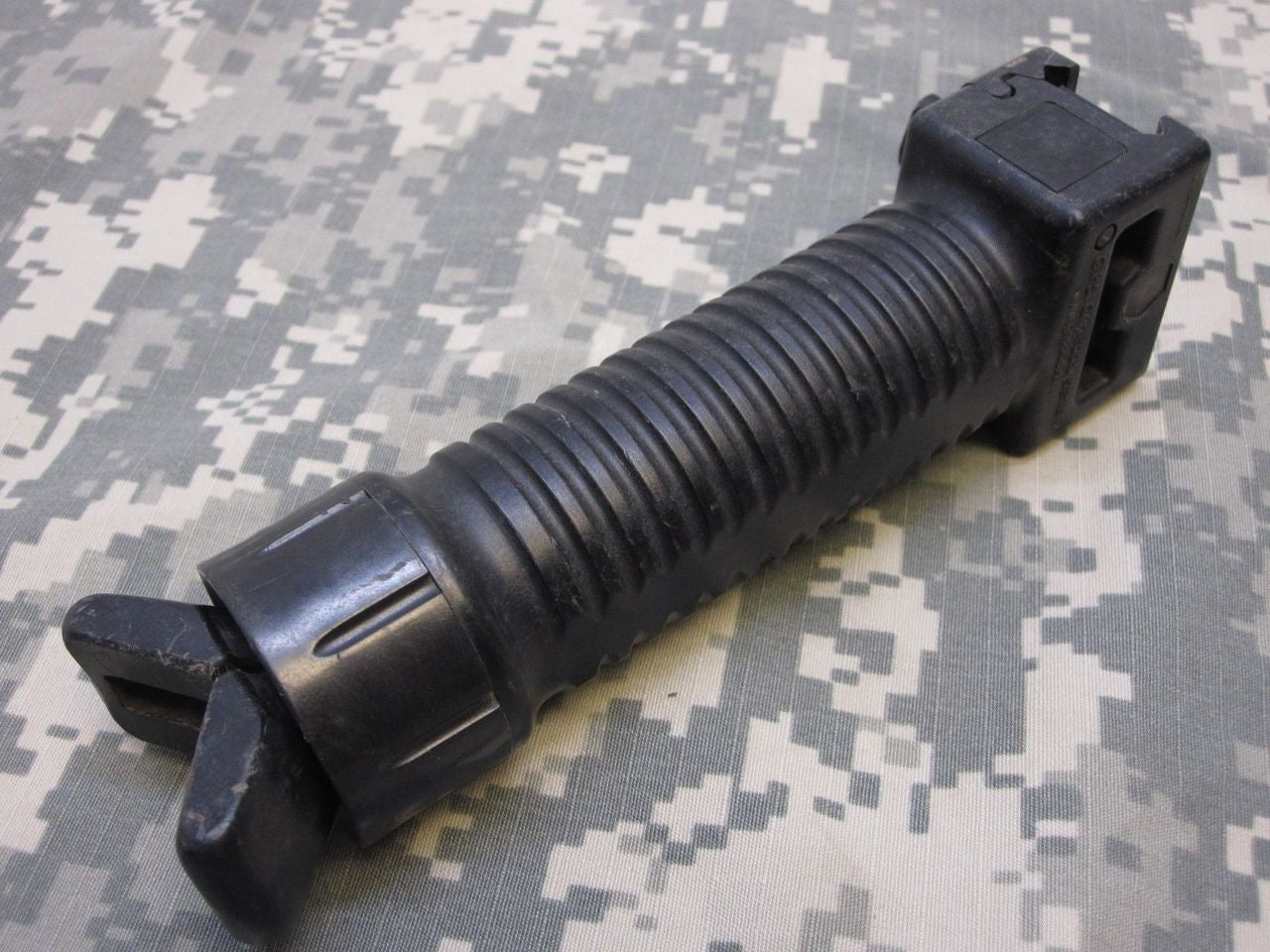 GENUINE GPS 02 GRIP POD SYSTEM FRONT VERTICAL FOREGRIP BI-POD RAIL MOUNTED