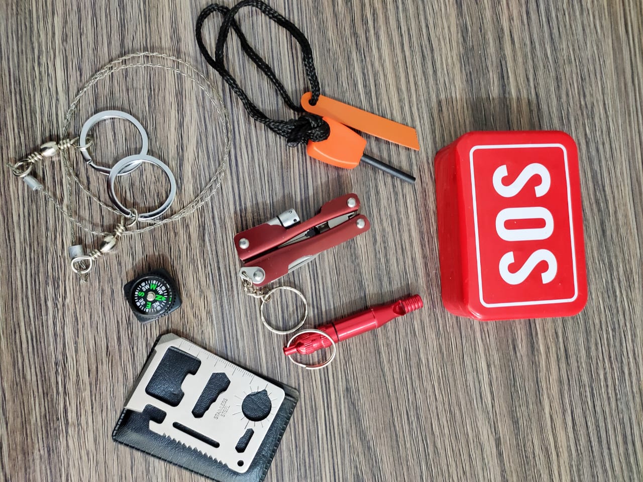 Multifunctional Outdoor Survival Tool – Compass & Whistle for Camping and Hiking Safety
