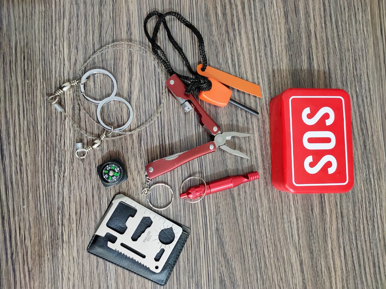Multifunctional Outdoor Survival Tool – Compass & Whistle for Camping and Hiking Safety